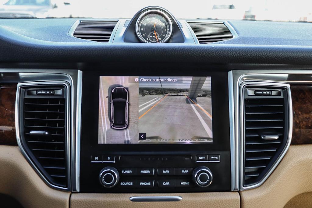 Thumbnail: 2017 Porsche Macan - 27