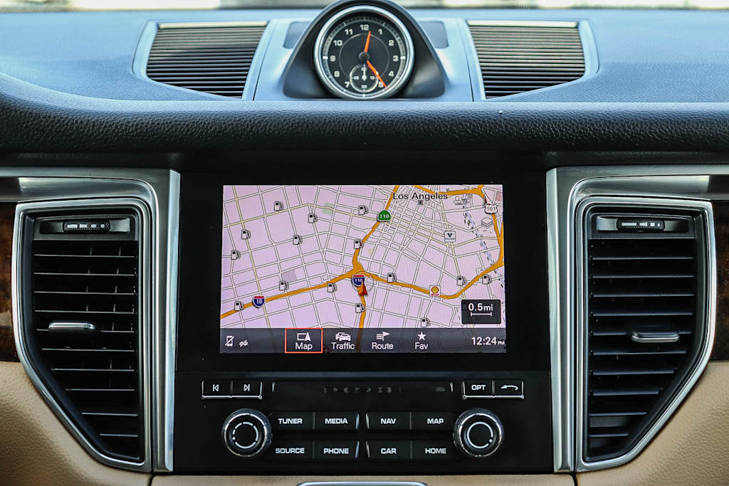 Thumbnail: 2017 Porsche Macan - 14