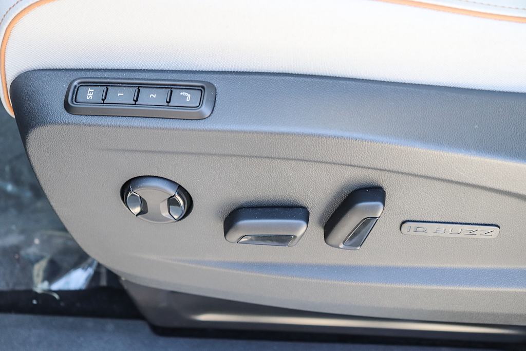 Thumbnail: 2025 Volkswagen ID.Buzz - 21