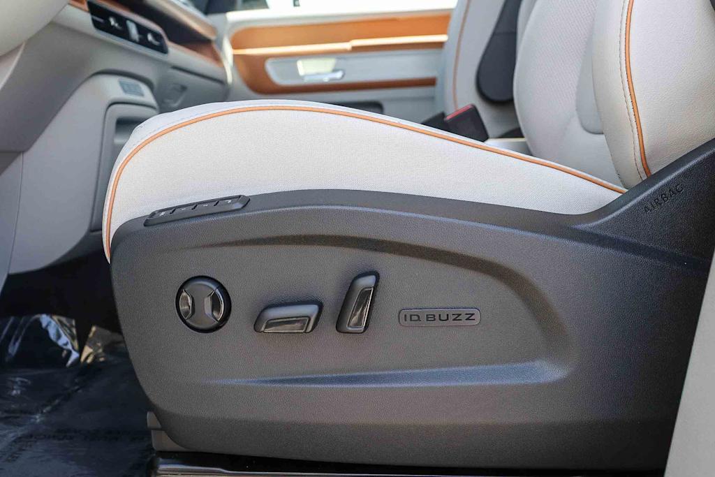 Thumbnail: 2025 Volkswagen ID.Buzz - 24