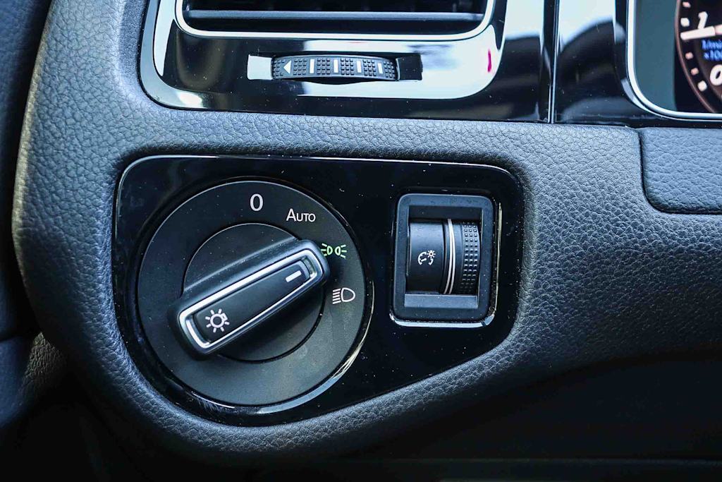 Thumbnail: 2019 Volkswagen Golf - 26