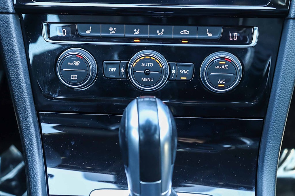 Thumbnail: 2019 Volkswagen Golf - 22