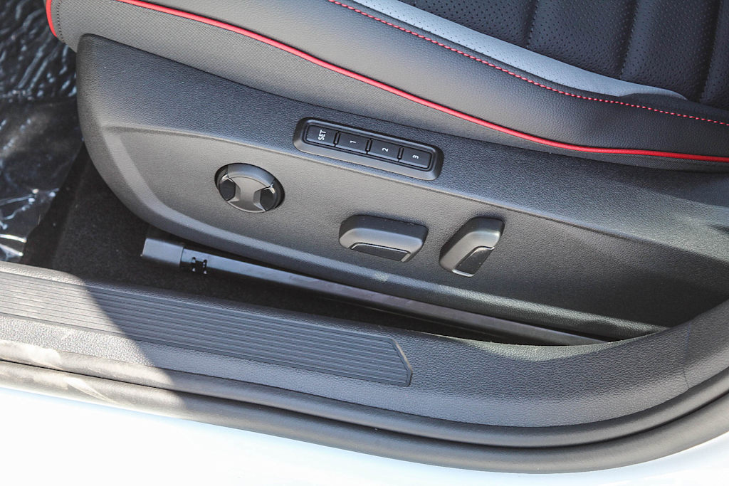 Thumbnail: 2024 Volkswagen Golf - 26