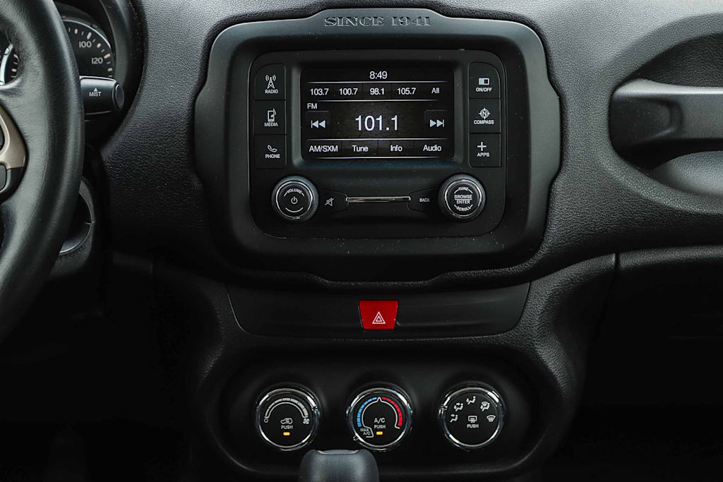 Thumbnail: 2016 Jeep Renegade - 11