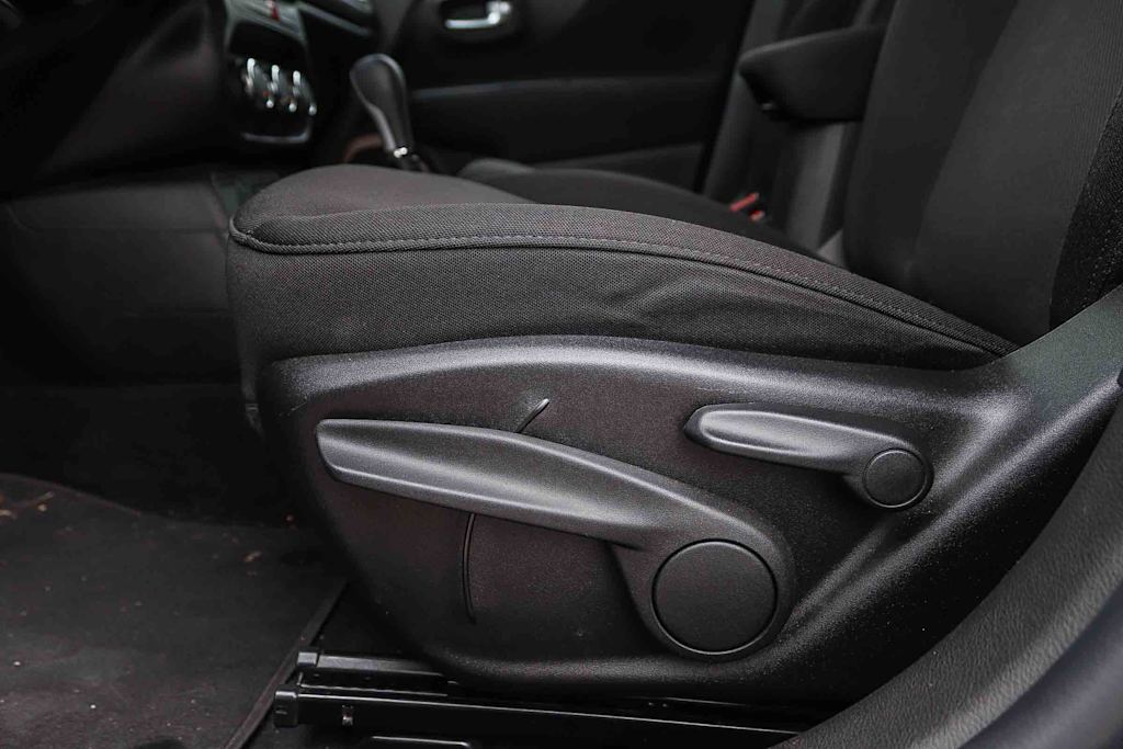 Thumbnail: 2016 Jeep Renegade - 20