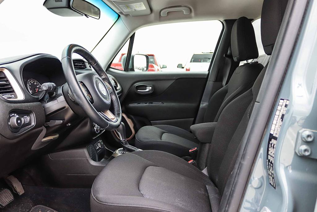 Thumbnail: 2016 Jeep Renegade - 9