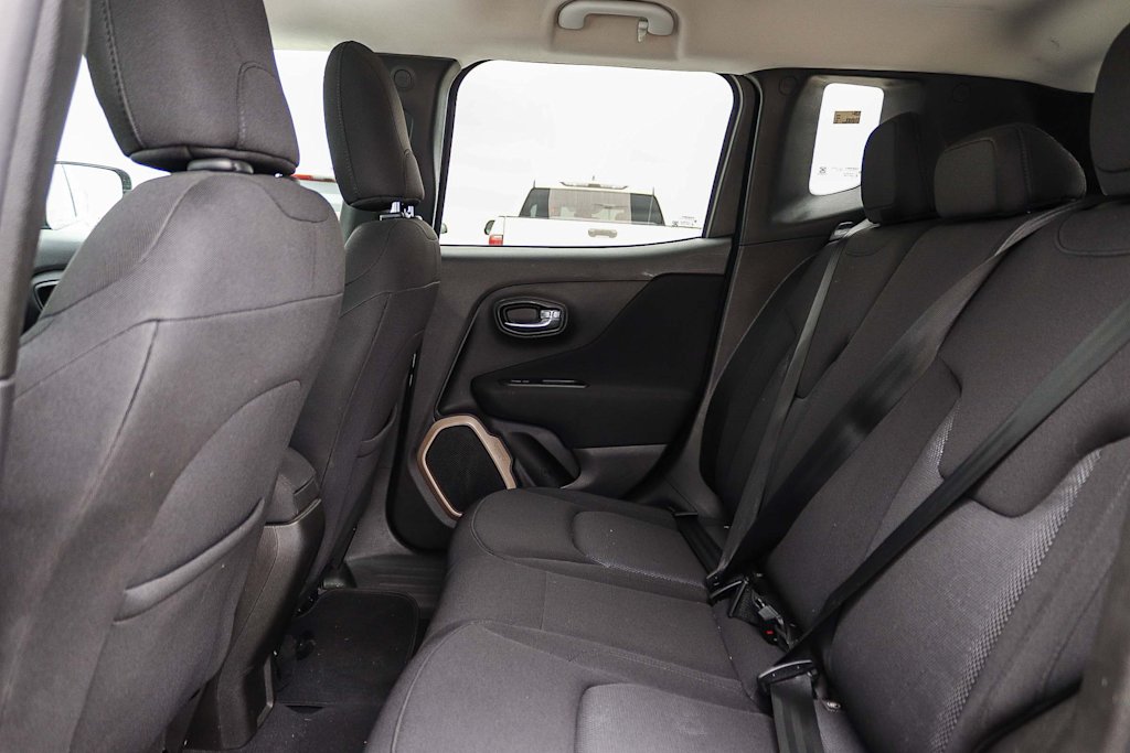 Thumbnail: 2016 Jeep Renegade - 10