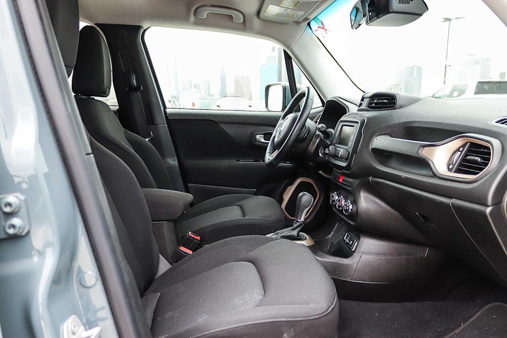 Thumbnail: 2016 Jeep Renegade - 8