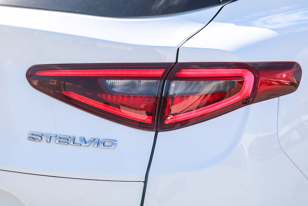 Thumbnail: 2019 Alfa Romeo Stelvio - 18