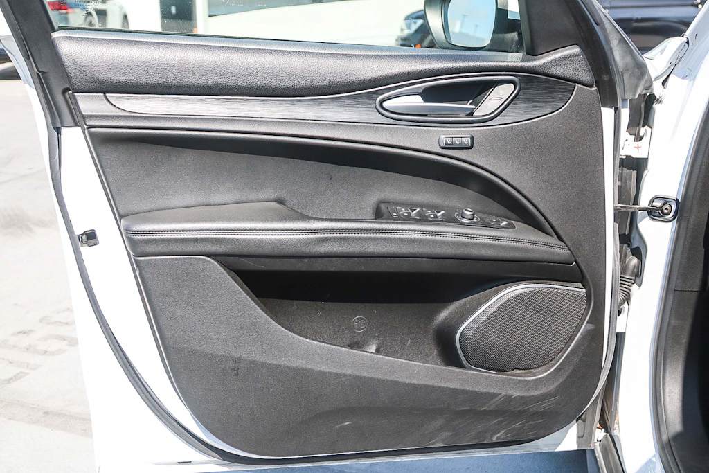 Thumbnail: 2019 Alfa Romeo Stelvio - 24