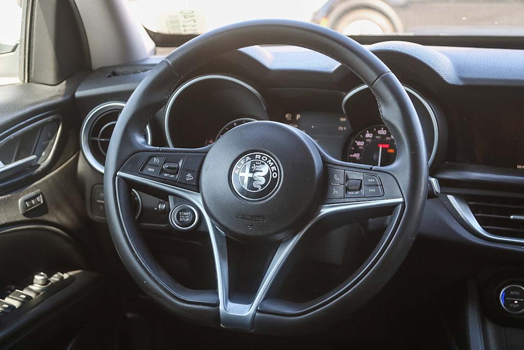 Thumbnail: 2019 Alfa Romeo Stelvio - 9