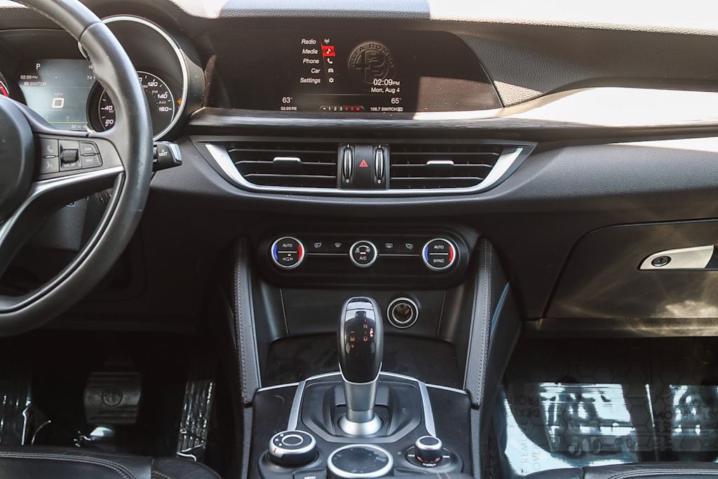 Thumbnail: 2019 Alfa Romeo Stelvio - 9