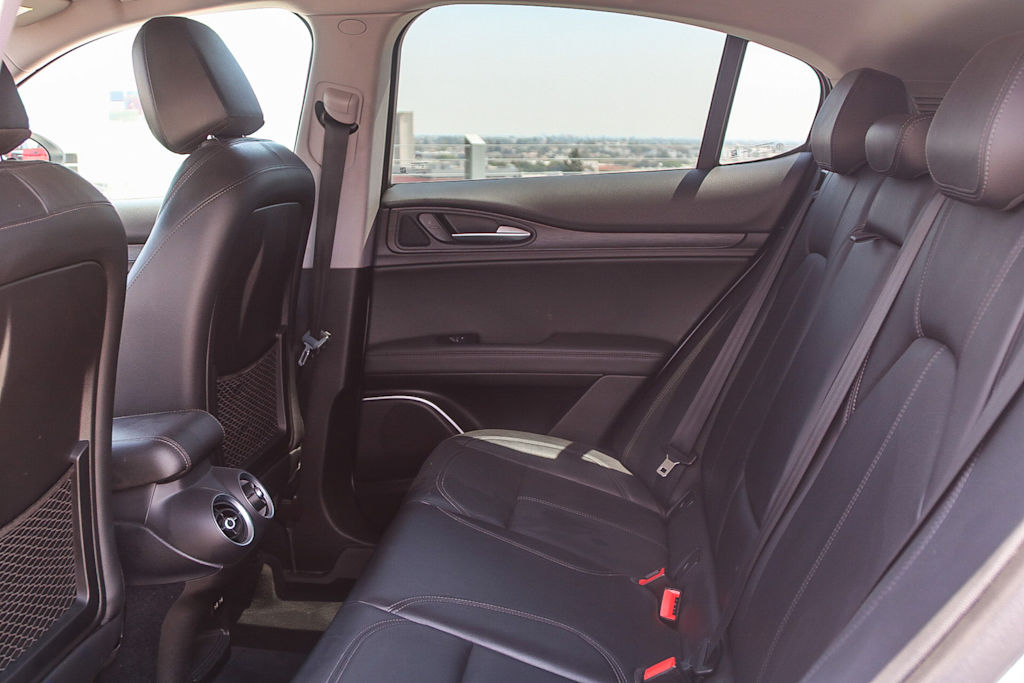 Thumbnail: 2019 Alfa Romeo Stelvio - 12