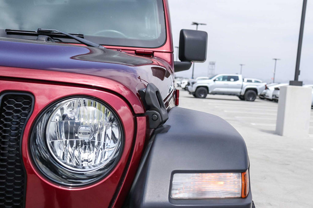 Thumbnail: 2021 Jeep Wrangler - 18