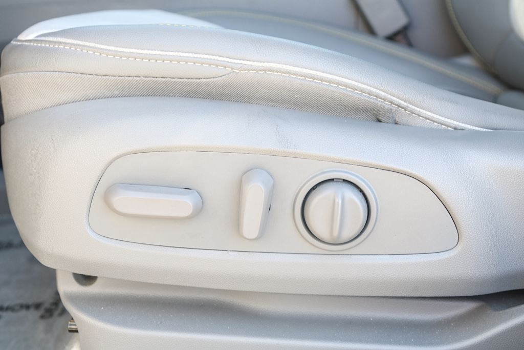 Thumbnail: 2023 Chevrolet Bolt EUV - 30