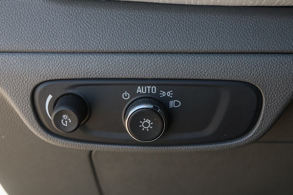 Thumbnail: 2023 Chevrolet Bolt EUV - 32