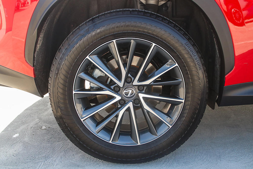 Thumbnail: 2024 Lexus ES - 6
