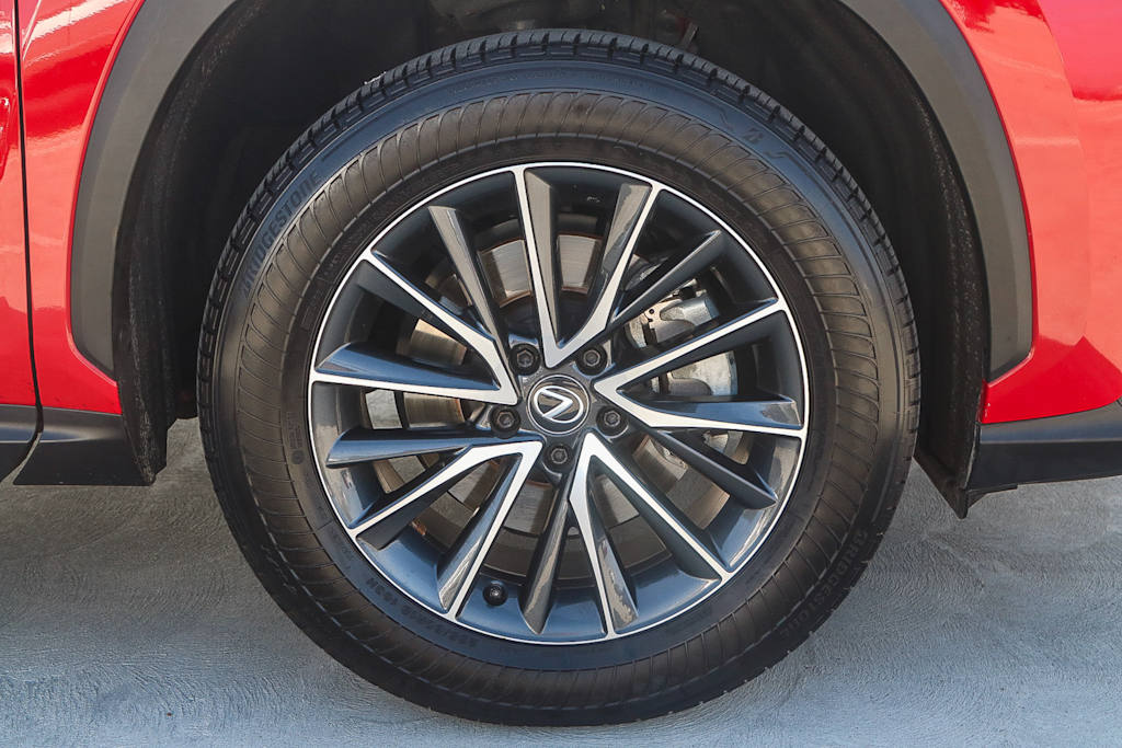 Thumbnail: 2024 Lexus ES - 22