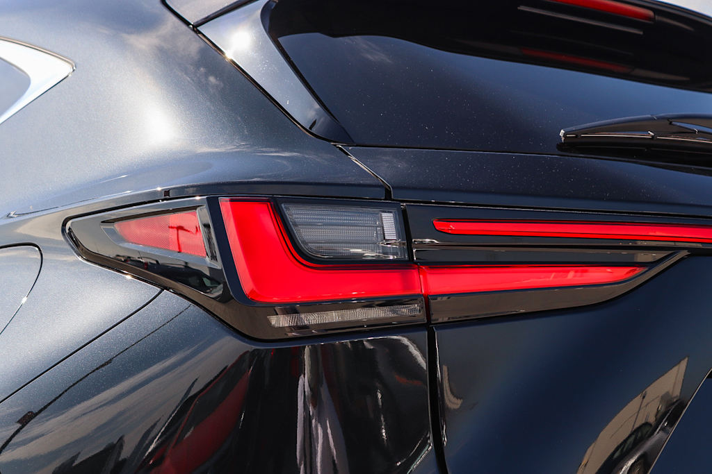 Thumbnail: 2024 Lexus ES - 22