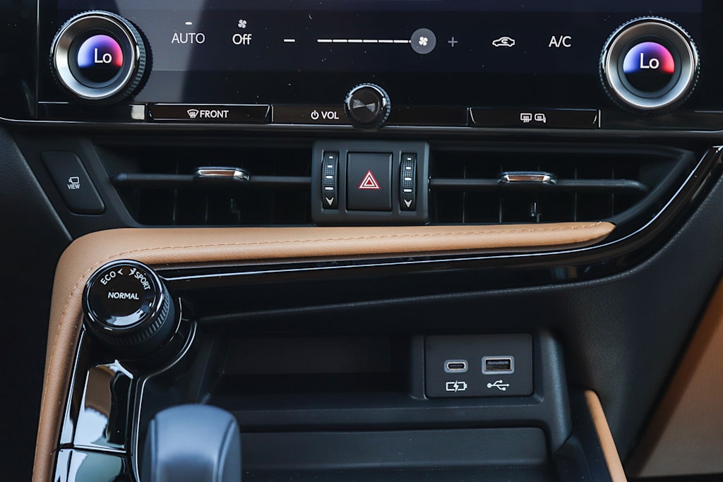 Thumbnail: 2024 Lexus ES - 24