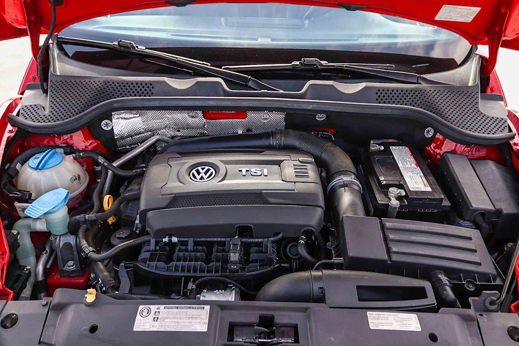 Thumbnail: 2017 Volkswagen Beetle - 8