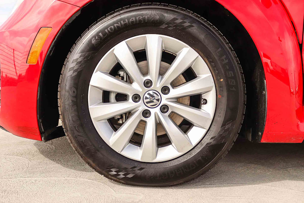 Thumbnail: 2017 Volkswagen Beetle - 27