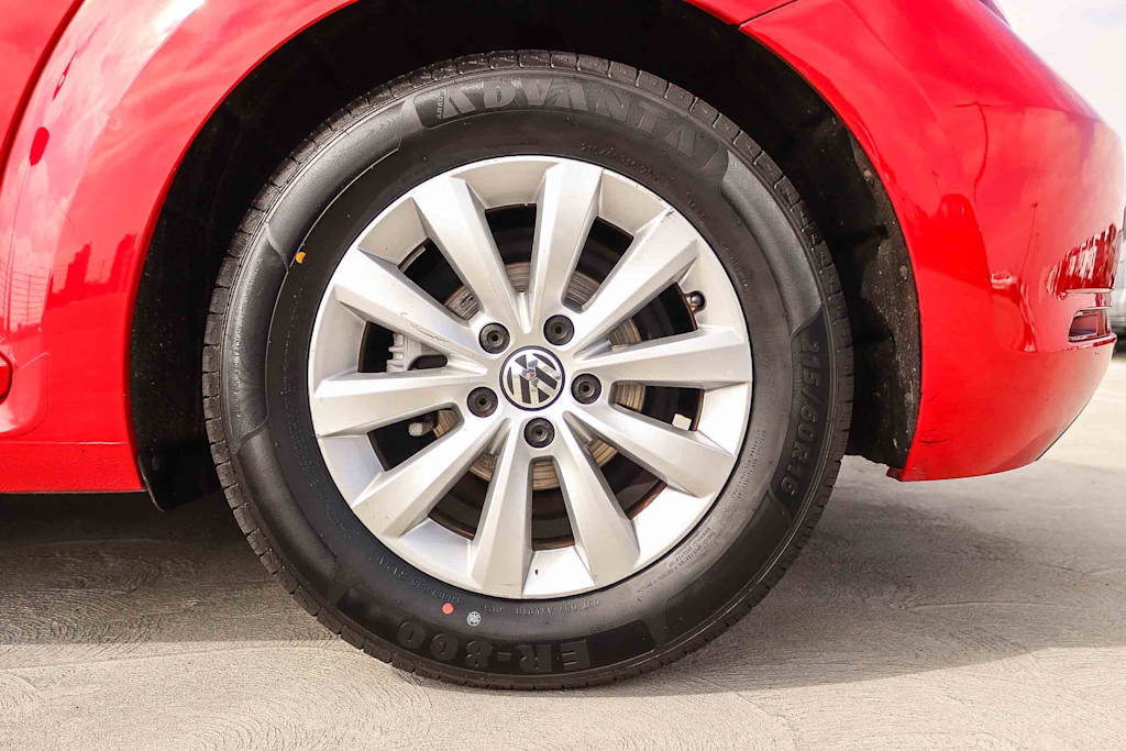 Thumbnail: 2017 Volkswagen Beetle - 7