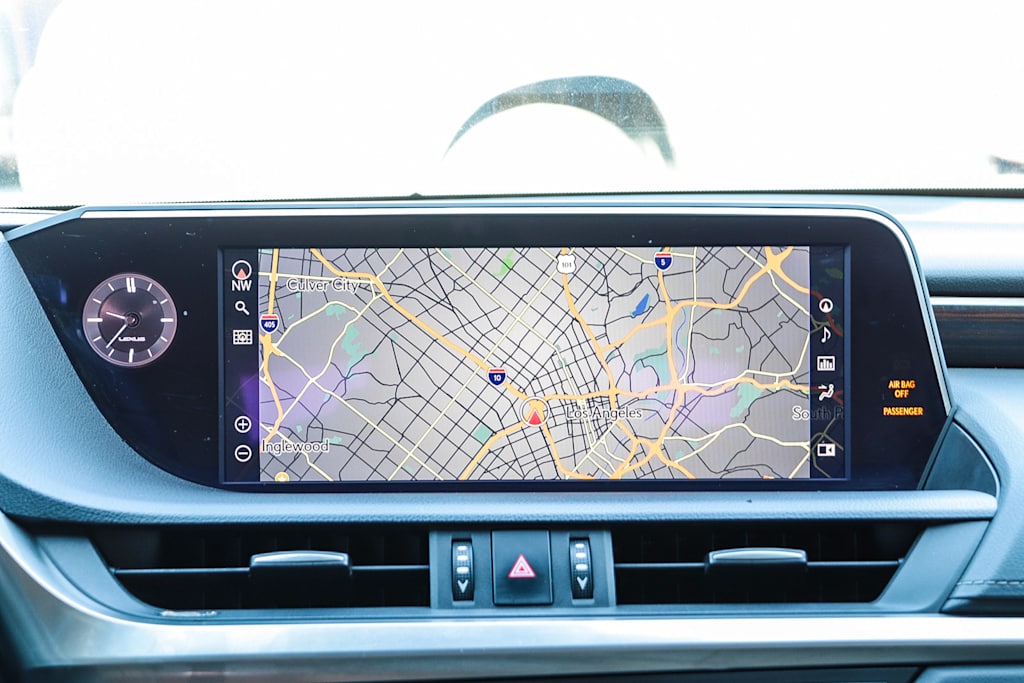 Thumbnail: 2021 Lexus ES - 15