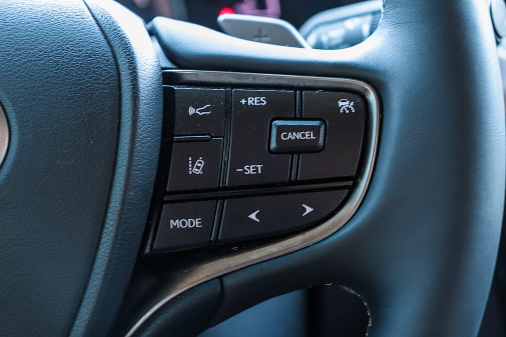 Thumbnail: 2021 Lexus ES - 29