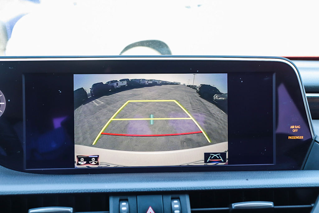 Thumbnail: 2021 Lexus ES - 36