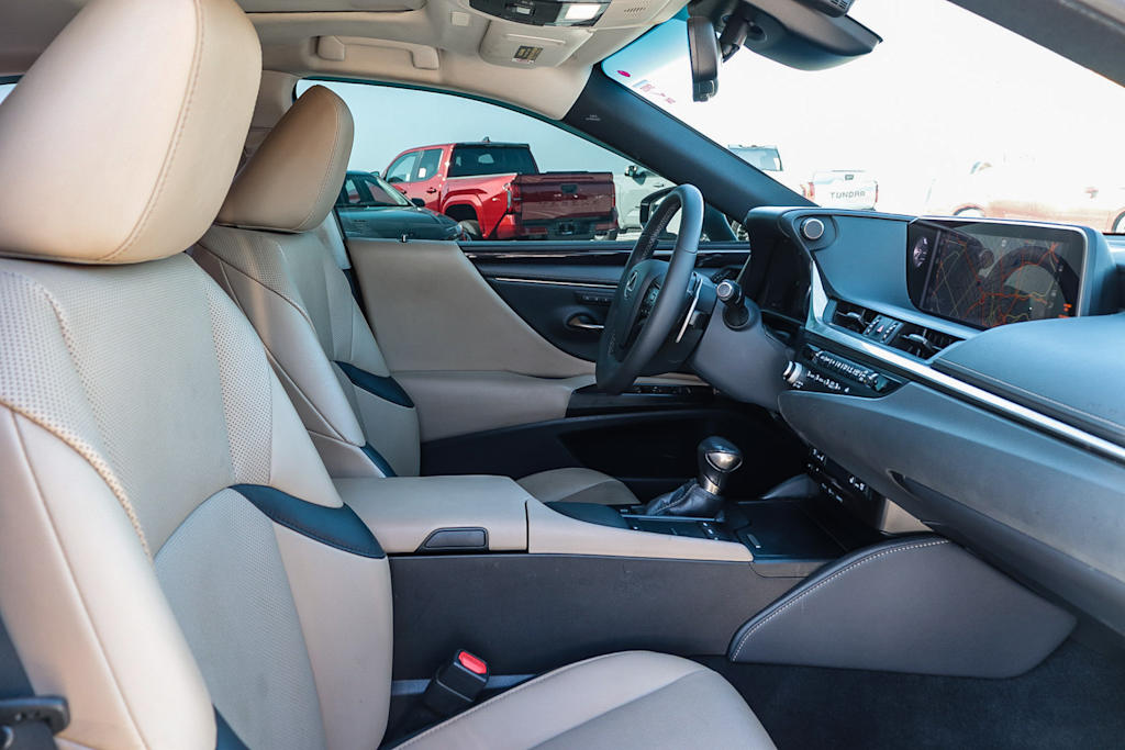 Thumbnail: 2021 Lexus ES - 10