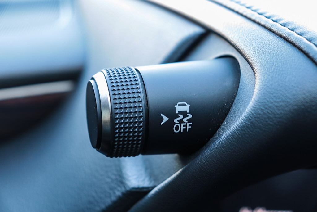 Thumbnail: 2021 Lexus ES - 18