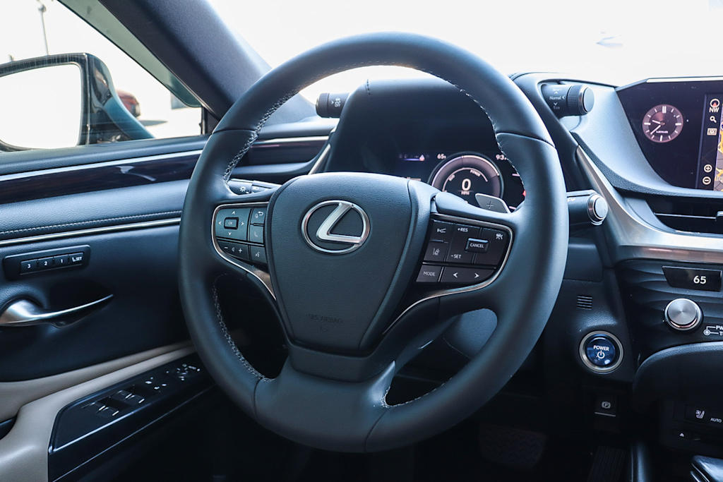 Thumbnail: 2021 Lexus ES - 13