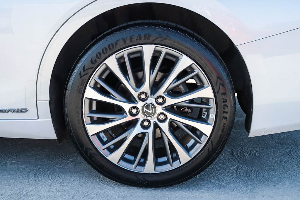 Thumbnail: 2021 Lexus ES - 7