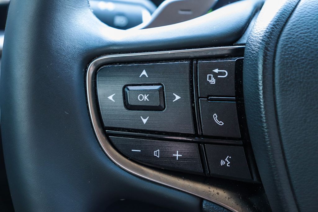 Thumbnail: 2021 Lexus ES - 28