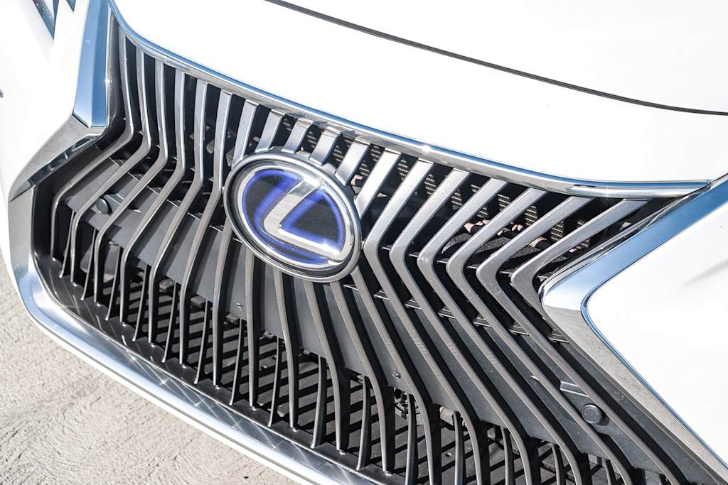 Thumbnail: 2021 Lexus ES - 6