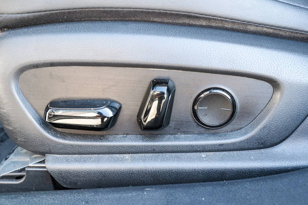 Thumbnail: 2021 Lexus ES - 30