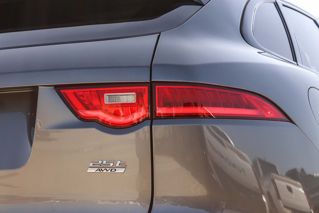 Thumbnail: 2020 Jaguar F-Pace - 23