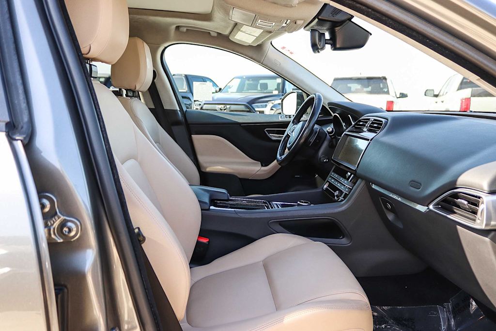 Thumbnail: 2020 Jaguar F-Pace - 10