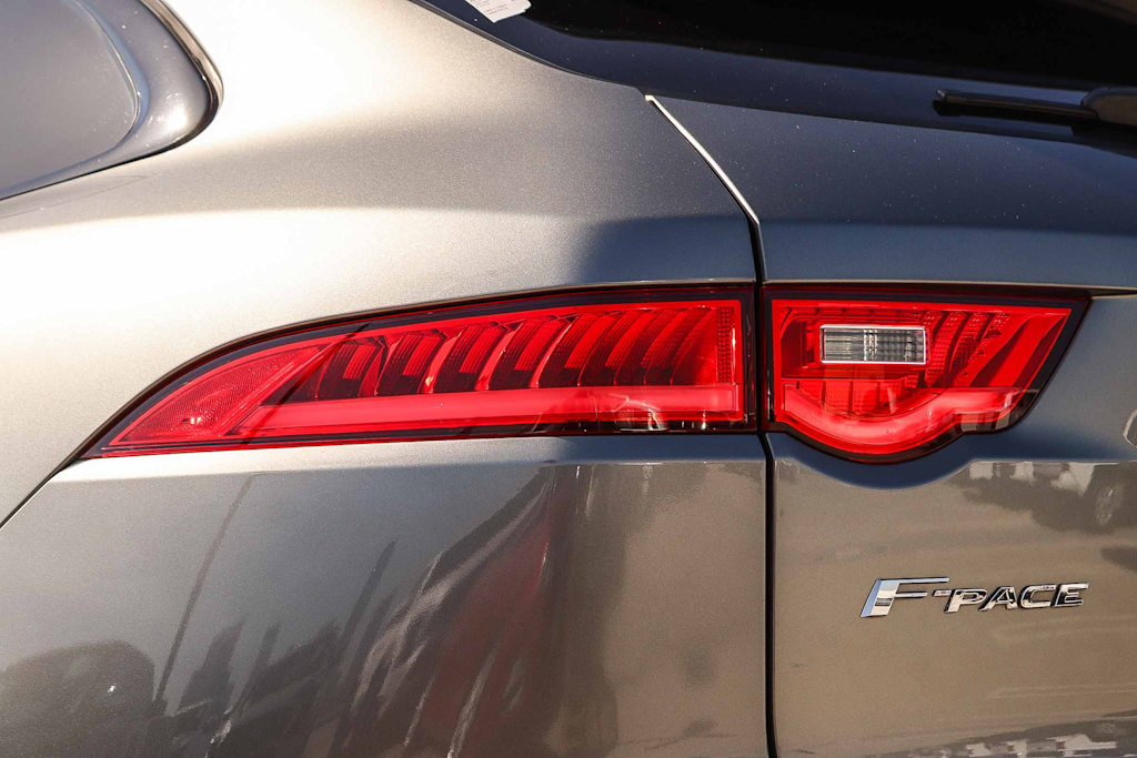 Thumbnail: 2020 Jaguar F-Pace - 24