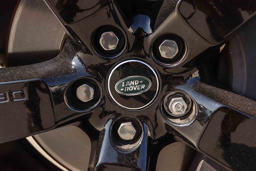 Thumbnail: 2024 Land Rover Defender - 24