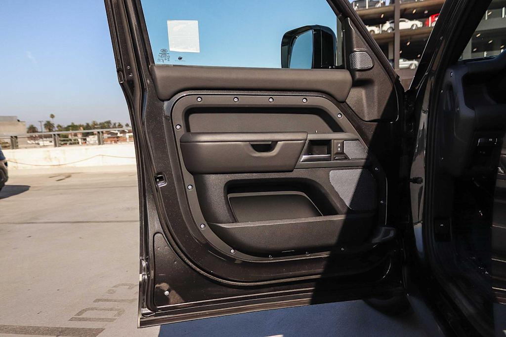 Thumbnail: 2024 Land Rover Defender - 30