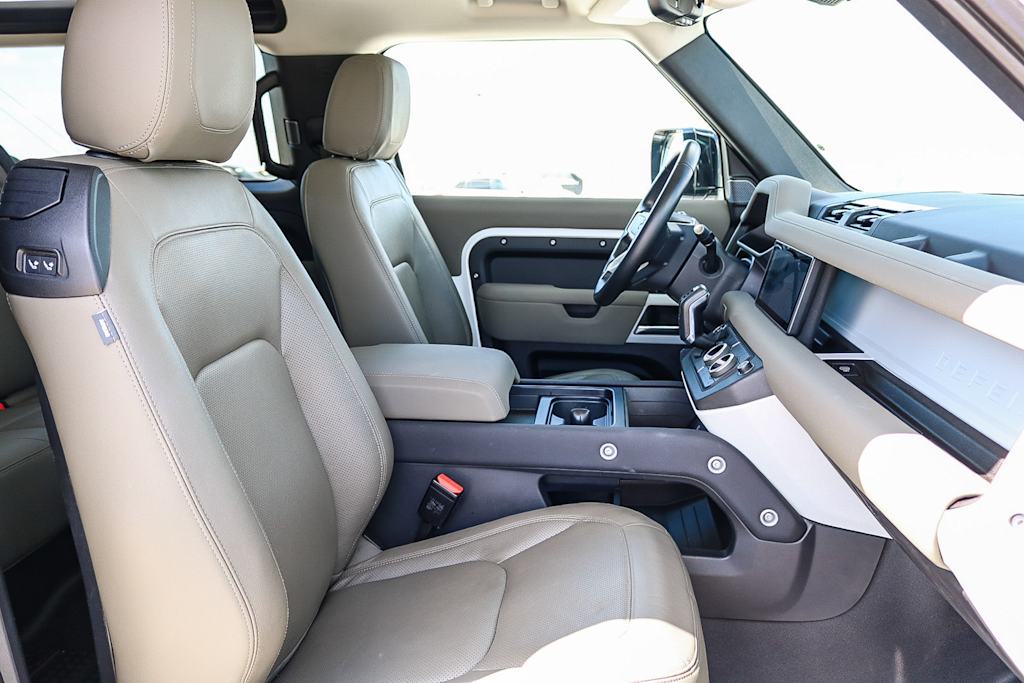 Thumbnail: 2023 Land Rover Defender - 9