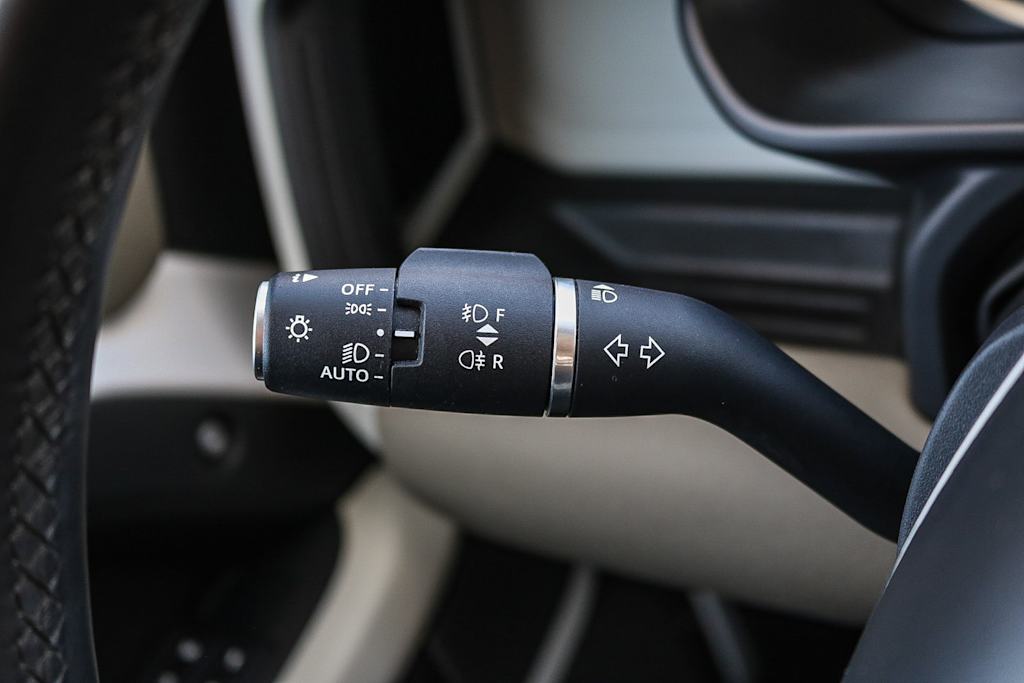 Thumbnail: 2023 Land Rover Defender - 37