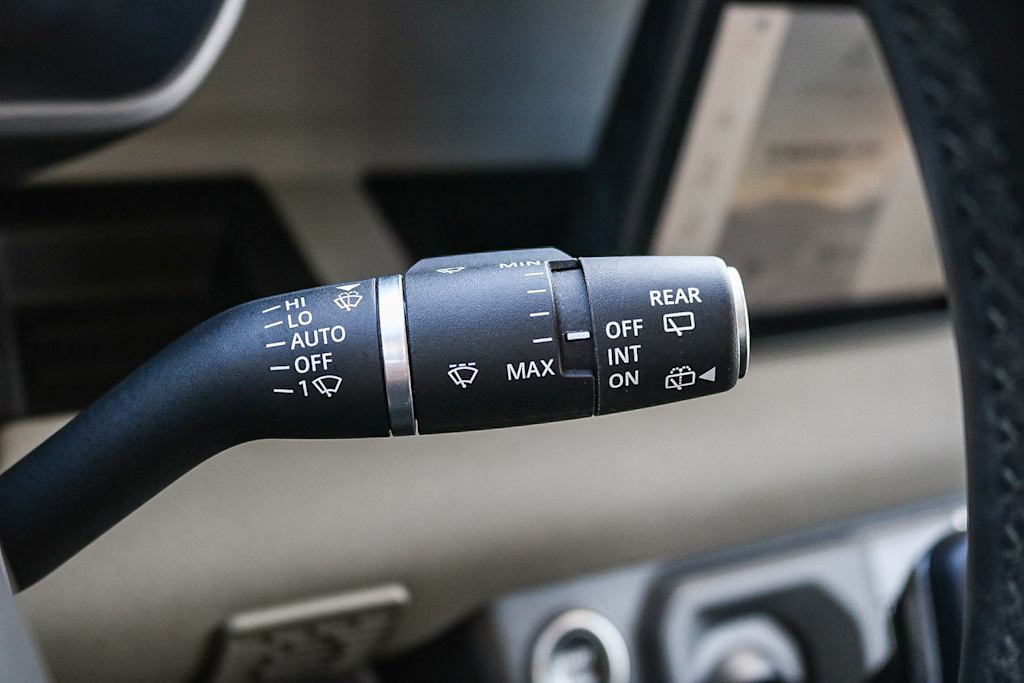 Thumbnail: 2023 Land Rover Defender - 38