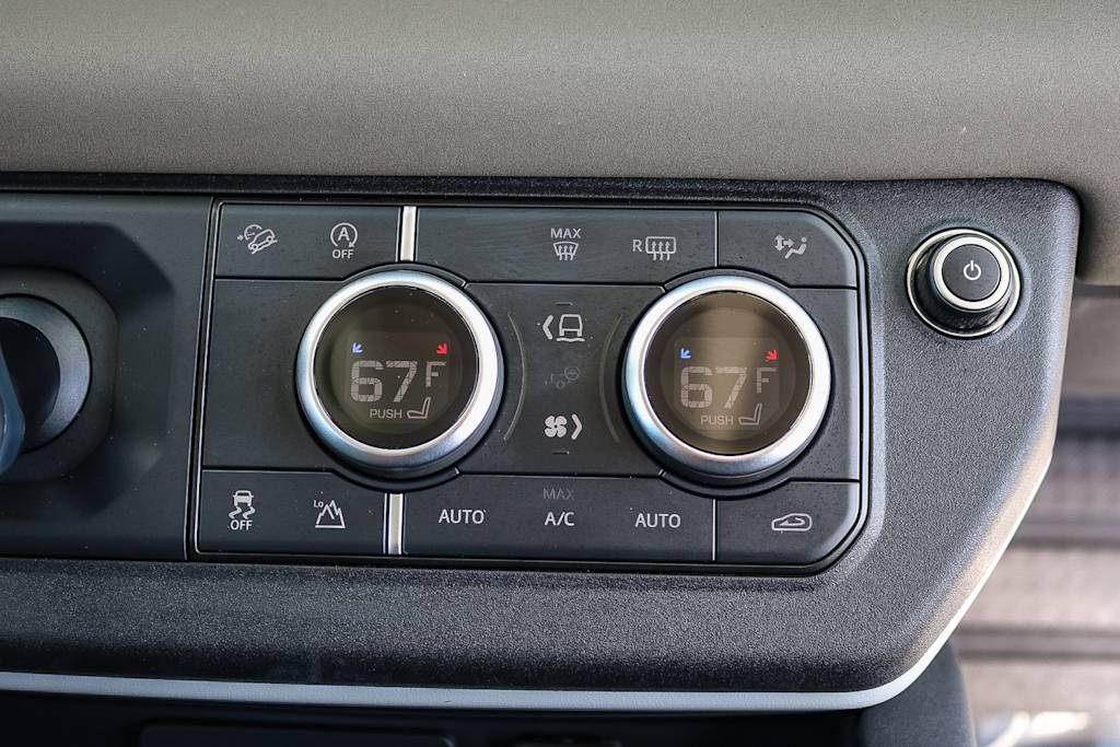 Thumbnail: 2023 Land Rover Defender - 25