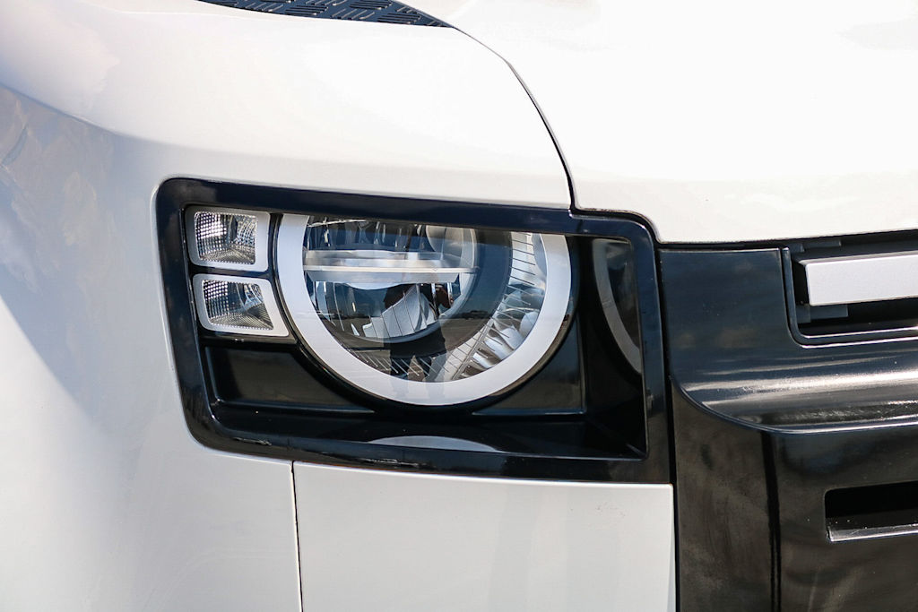 Thumbnail: 2023 Land Rover Defender - 17