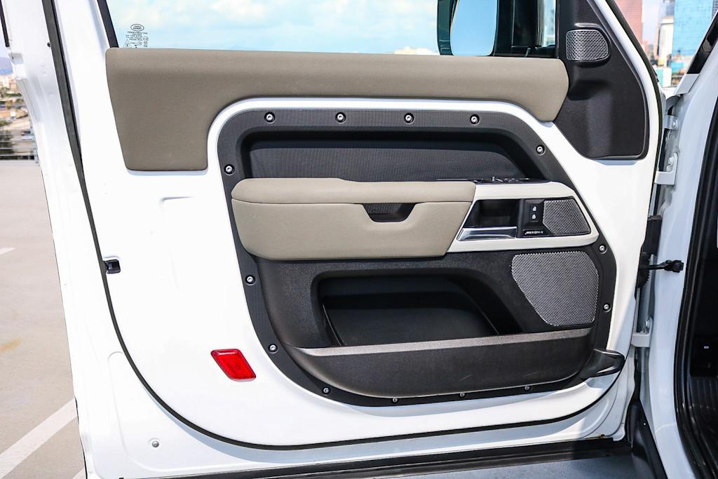 Thumbnail: 2023 Land Rover Defender - 34