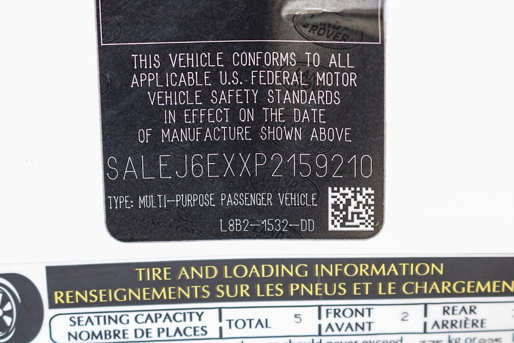 Thumbnail: 2023 Land Rover Defender - 15