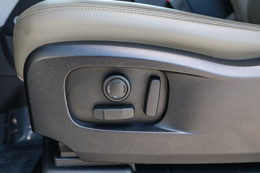 Thumbnail: 2023 Land Rover Defender - 33